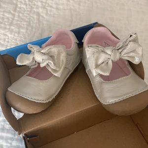 Adorable Bow Silver Mary Jane shoes